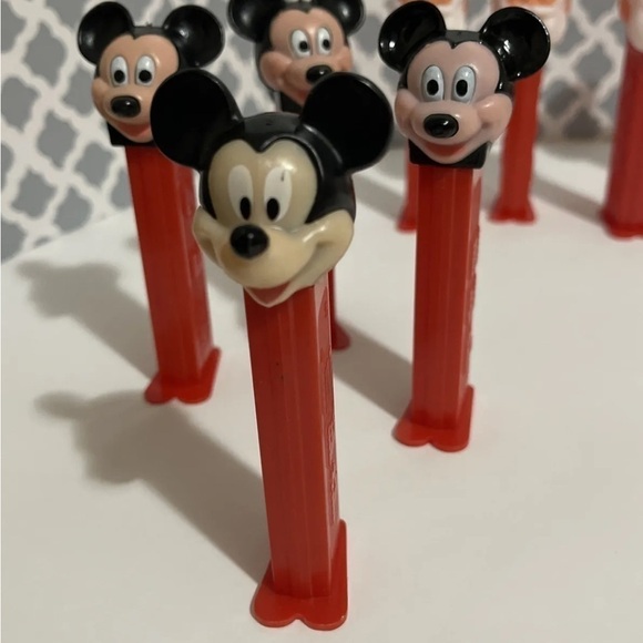 Vintage PEZ Candy Dispenser Collection: Lot of 27 - Picture 10 of 12